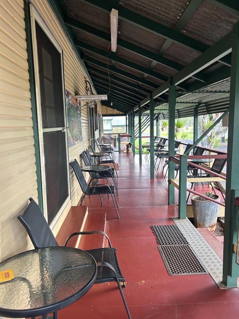 Gundy Pub & Caravan Park Gundiah 外观 照片