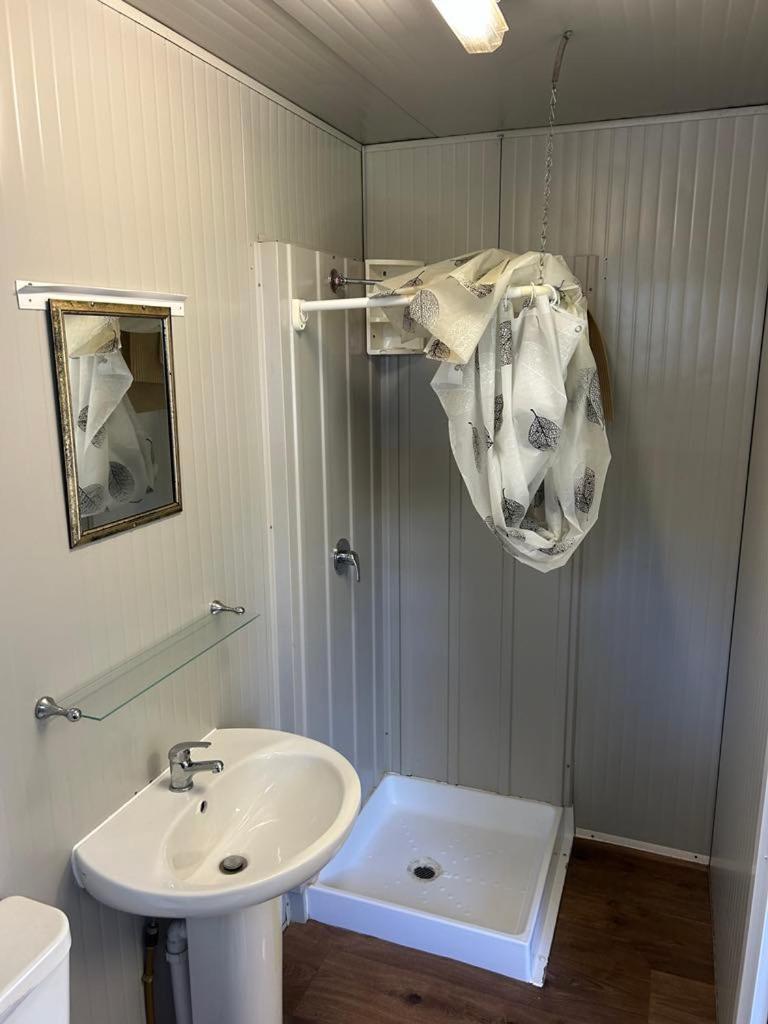 Gundy Pub & Caravan Park Gundiah 外观 照片